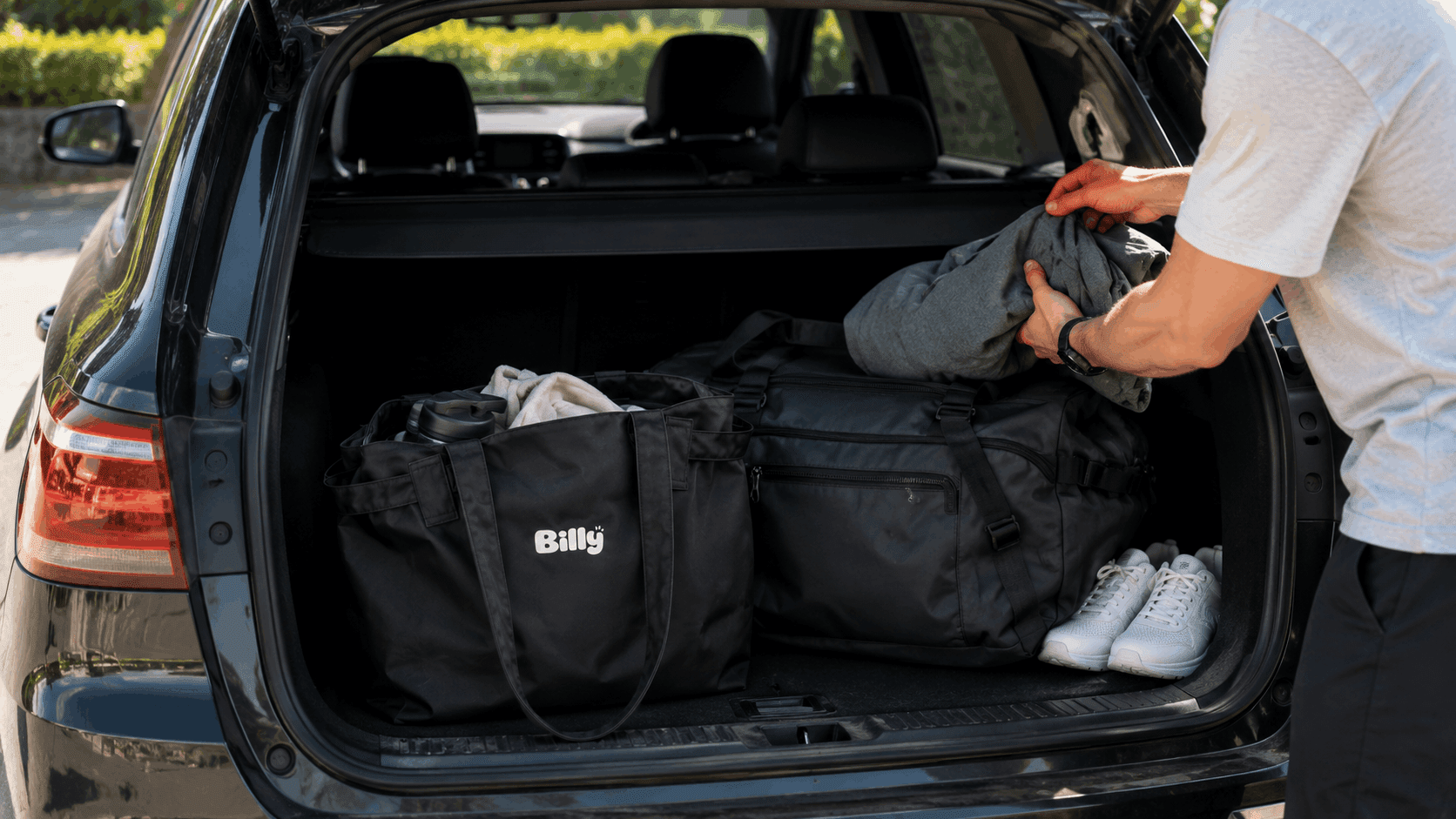Billy tote ready for a weekend getaway picnic